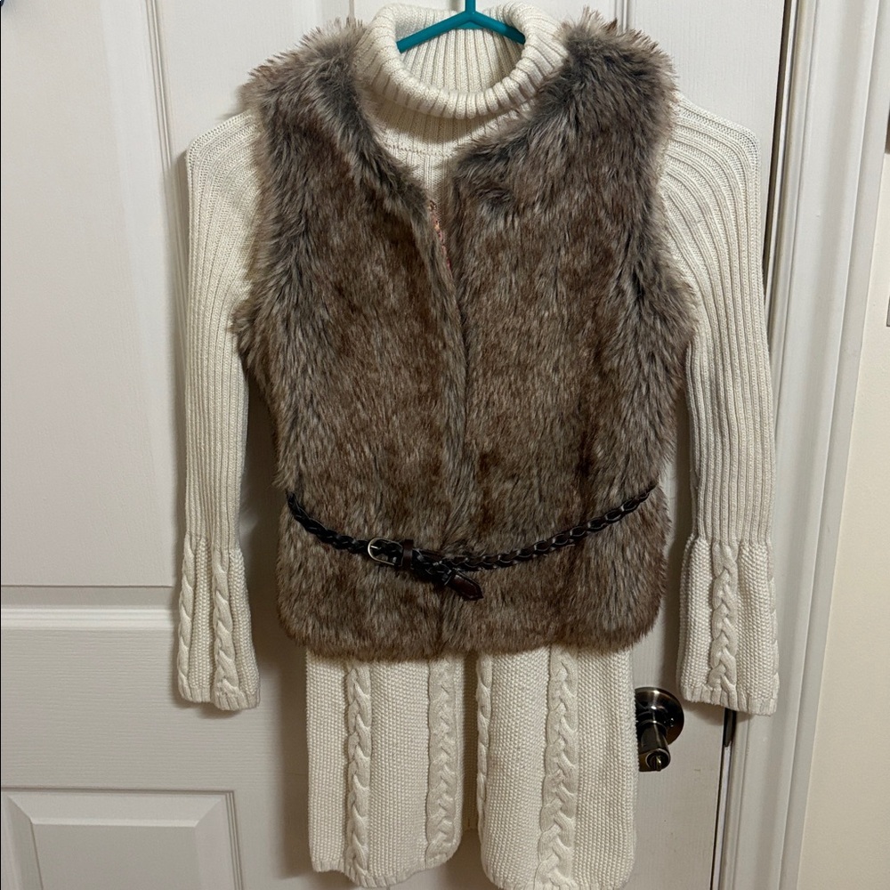 Tunic turtle neck with Faux Fur Vest and Belt